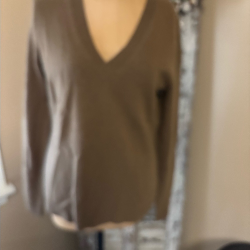 Barneys NY cashmere v neck sweater